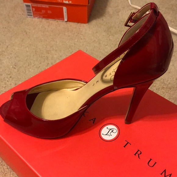 Ivanka Trump dark red pumps - Picture 4 of 4